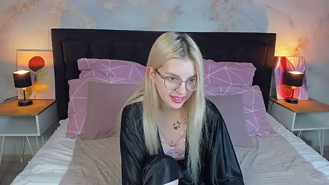 TiffanyPeachi online show from 18, 3, 2026