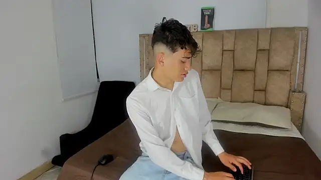 Noir Sebas online show from 8, 3, 2026