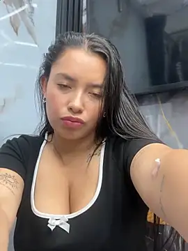 Snapshot of Miss_Bella_Flame chatting on 15, 4, 2026 Miss Bella Flame online show from 15, 4, 2026