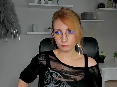 Snapshot of CinderellaMoon chatting on 24, 2, 2026 CinderellaMoon online show from 24, 2, 2026