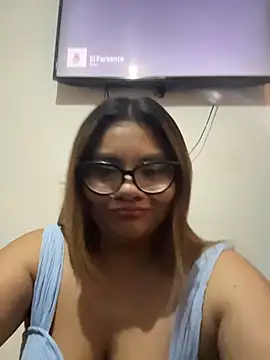 Snapshot of ludmila_x chatting on 5, 4, 2026 ludmila x online show from 5, 4, 2026