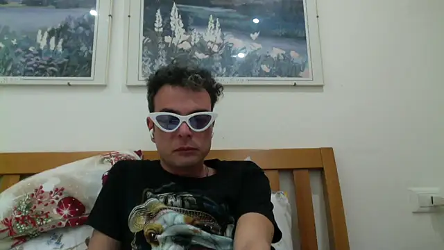 Snapshot of ItalianCurl18cm85 chatting on 13, 2, 2026 ItalianCurl18cm85 online show from 13, 2, 2026