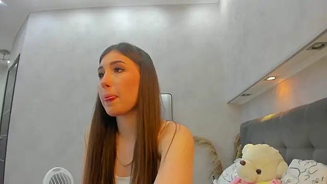 Snapshot of Emily_Lews chatting on 22, 5, 2026 Emily Lews online show from 22, 5, 2026