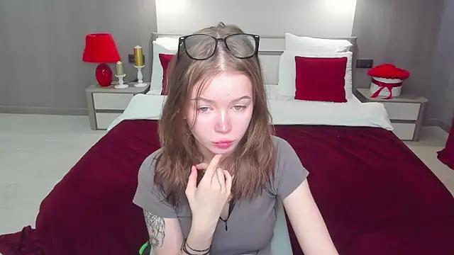 Snapshot of Violetta__Dreams chatting on 7, 4, 2026 Violetta Dreams online show from 7, 4, 2026