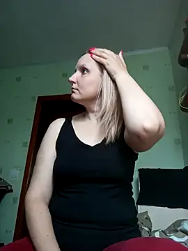 Snapshot of SusanGold9211 chatting on 7, 4, 2026 SusanGold9211 online show from 7, 4, 2026