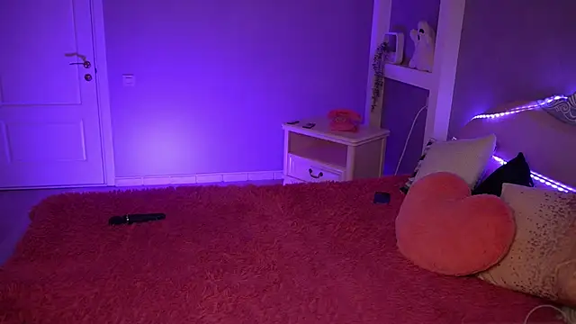 Snapshot of AlisMil chatting on 13, 4, 2026 AlisMil online show from 13, 4, 2026