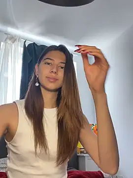 Snapshot of KiraVixenSweet chatting on 7, 6, 2026 KiraVixenSweet online show from 7, 6, 2026