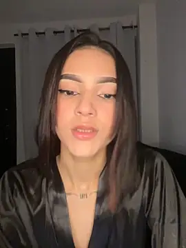 Snapshot of CarolineEvans_x chatting on 2, 4, 2026 CarolineEvans x online show from 2, 4, 2026