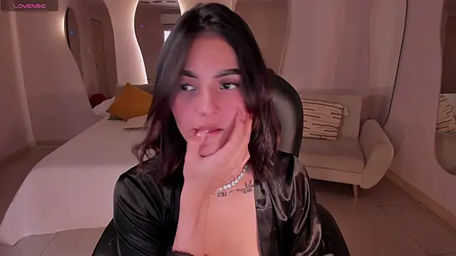 Snapshot of CarolineEvans_x chatting on 11, 4, 2026 CarolineEvans x online show from 11, 4, 2026