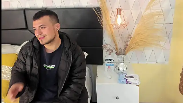 AronGarcia online show from 28, 2, 2026