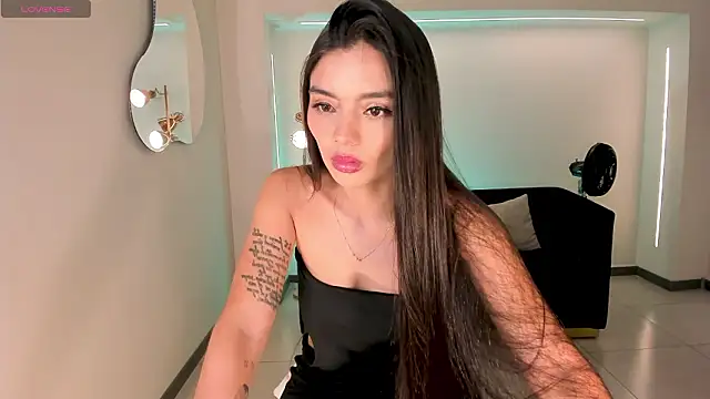 Snapshot of JulietteMoreau chatting on 1, 3, 2026 JulietteMoreau online show from 1, 3, 2026