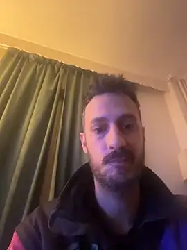 Snapshot of livegreek chatting on 5, 4, 2026 livegreek online show from 5, 4, 2026