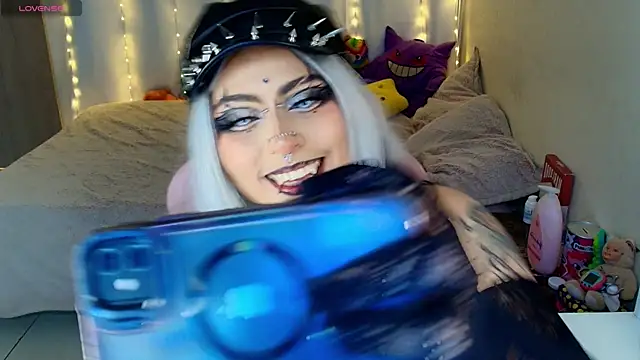 Snapshot of maliciaXpoison chatting on 25, 4, 2026 maliciaXpoison online show from 25, 4, 2026