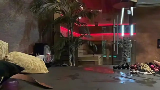 Snapshot of CustomKinkyCouple chatting on 8, 4, 2026 CustomKinkyCouple online show from 8, 4, 2026