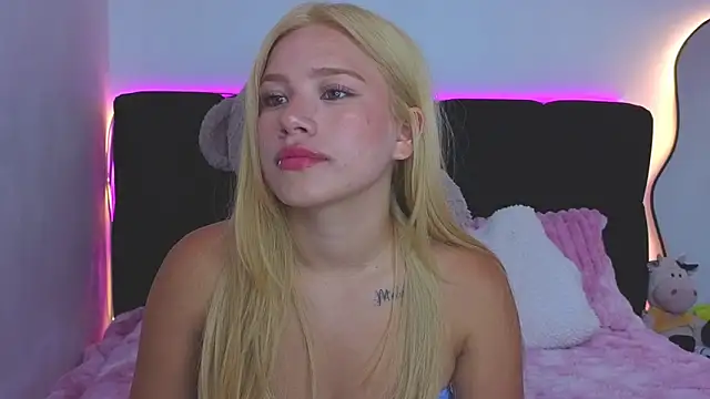 Snapshot of DollfaceInk chatting on 15, 4, 2026 DollfaceInk online show from 15, 4, 2026
