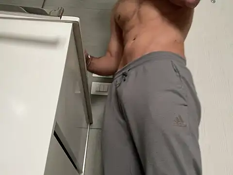 Snapshot of homecreator chatting on 15, 4, 2026 homecreator online show from 15, 4, 2026