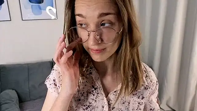 AshleyyJones online show from 8, 6, 2026