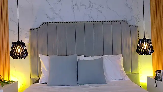 AnnaLoren  online show from 2, 4, 2026