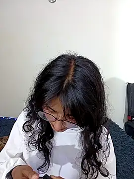 Snapshot of Lili__Clan chatting on 4, 4, 2026 Lili Clan online show from 4, 4, 2026