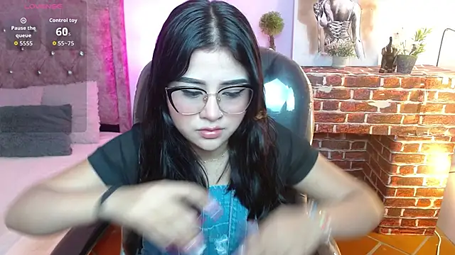 Snapshot of mila_quin chatting on 18, 4, 2026 mila quin online show from 18, 4, 2026