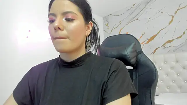 Snapshot of Evelin__thompsson chatting on 25, 3, 2026 Evelin thompsson online show from 25, 3, 2026