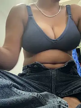Snapshot of meenu_cuties chatting on 22, 3, 2026 meenu cuties online show from 22, 3, 2026
