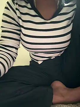 Snapshot of meenu_cuties chatting on 22, 3, 2026 meenu cuties online show from 22, 3, 2026