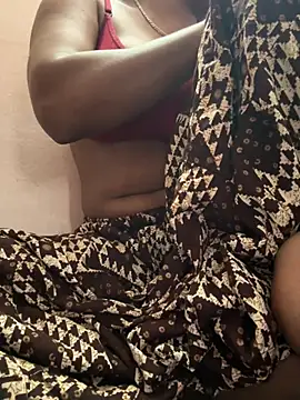 Snapshot of meenu_cuties chatting on 7, 4, 2026 meenu cuties online show from 7, 4, 2026