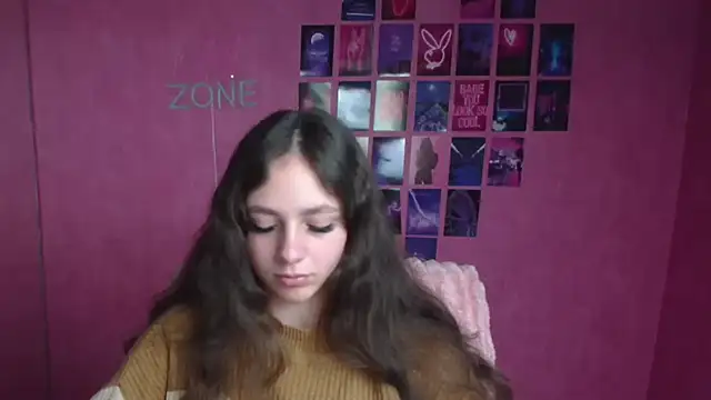 KissMeJulia online show from 4, 4, 2026