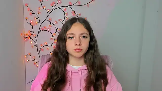 Snapshot of KissMeJulia chatting on 5, 4, 2026 KissMeJulia online show from 5, 4, 2026