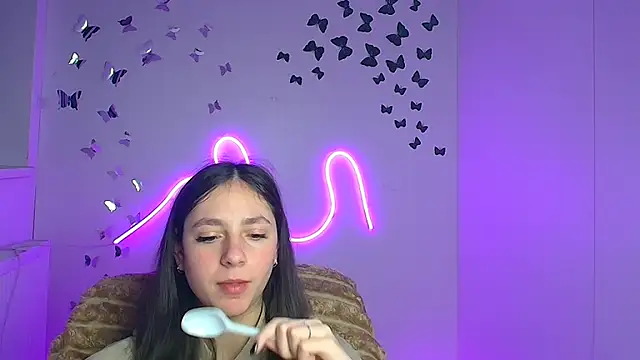 Snapshot of KissMeJulia chatting on 18, 4, 2026 KissMeJulia online show from 18, 4, 2026
