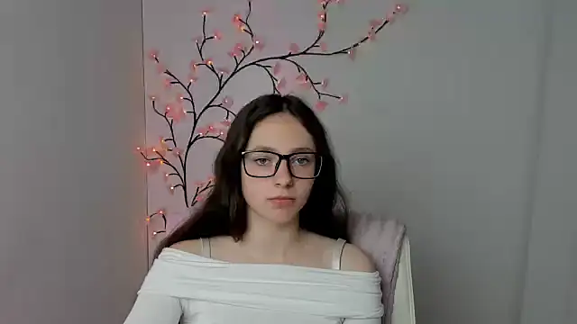 Snapshot of KissMeJulia chatting on 4, 5, 2026 KissMeJulia online show from 4, 5, 2026