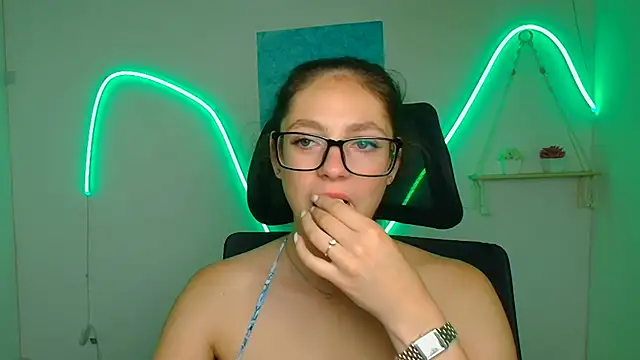 KissMeJulia online show from 24, 6, 2026