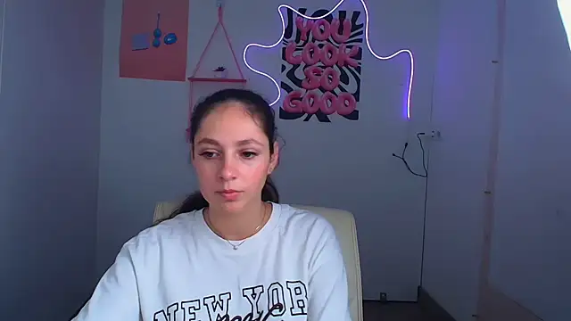 KissMeJulia online show from 30, 6, 2026