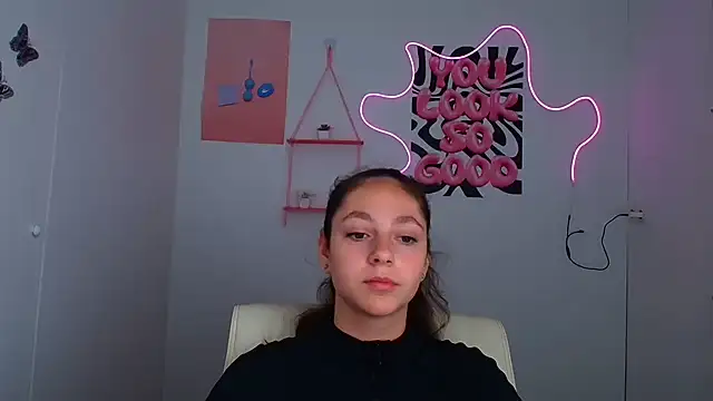 KissMeJulia online show from 7, 7, 2026