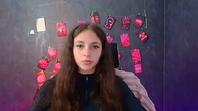KissMeJulia online show from 24, 7, 2026