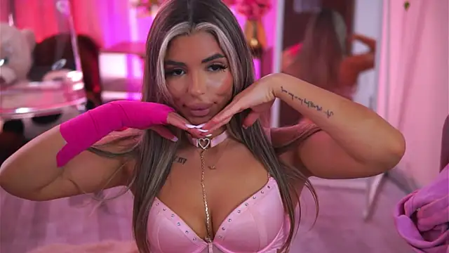 Snapshot of CrisstyBlair chatting on 24, 4, 2026 CrisstyBlair online show from 24, 4, 2026