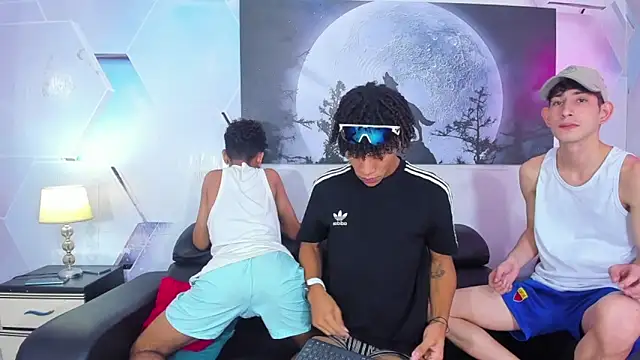 Snapshot of Spicy_guys chatting on 18, 4, 2026 Spicy guys online show from 18, 4, 2026