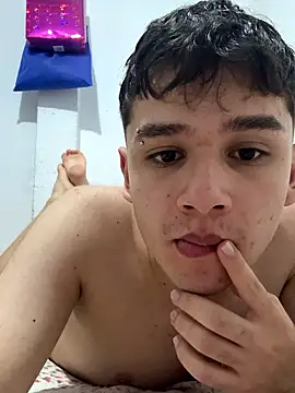 Snapshot of Andytow chatting on 22, 4, 2026 Andytow online show from 22, 4, 2026