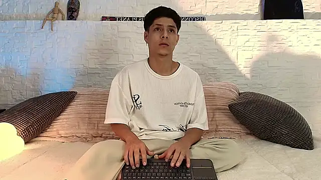 Snapshot of Eliassalvatore_ chatting on 23, 4, 2026 Eliassalvatore online show from 23, 4, 2026