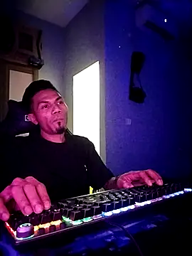 Snapshot of UcEng_Lab chatting on 1, 3, 2026 UcEng Lab online show from 1, 3, 2026