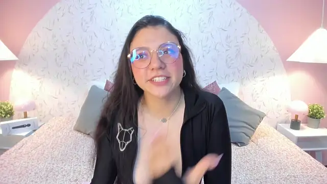 Snapshot of Angelie_Rosebrm chatting on 8, 4, 2026 Angelie Rosebrm online show from 8, 4, 2026