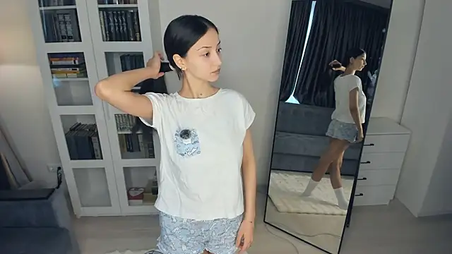 littleevilon online show from 20, 2, 2026