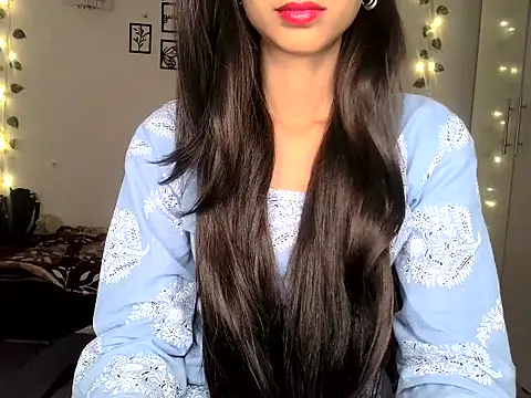 Snapshot of SIKSHA_SINGH chatting on 5, 4, 2026 SIKSHA SINGH online show from 5, 4, 2026