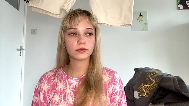 Snapshot of SourMidday chatting on 2, 4, 2026 SourMidday online show from 2, 4, 2026