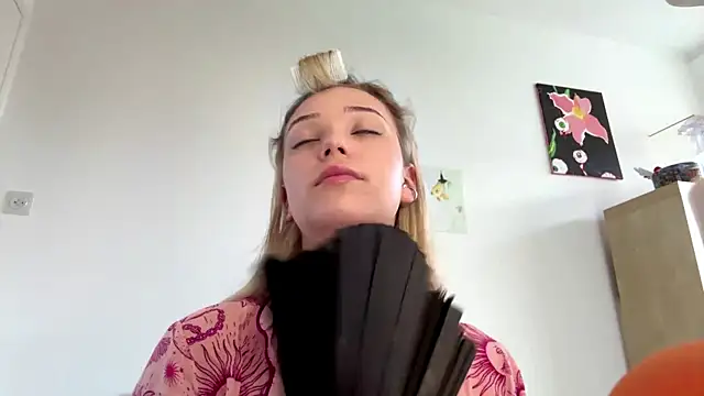 Snapshot of SourMidday chatting on 3, 4, 2026 SourMidday online show from 3, 4, 2026