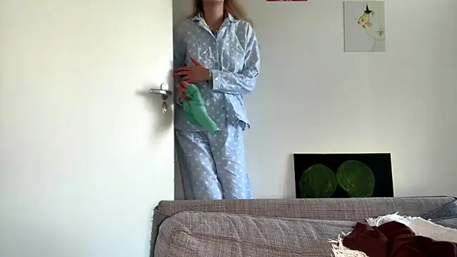 Snapshot of SourMidday chatting on 9, 4, 2026 SourMidday online show from 9, 4, 2026