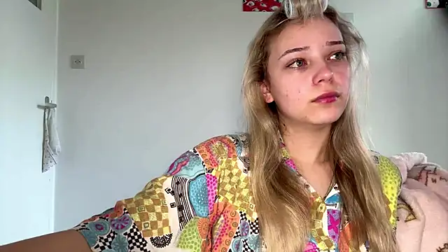 Snapshot of SourMidday chatting on 10, 4, 2026 SourMidday online show from 10, 4, 2026