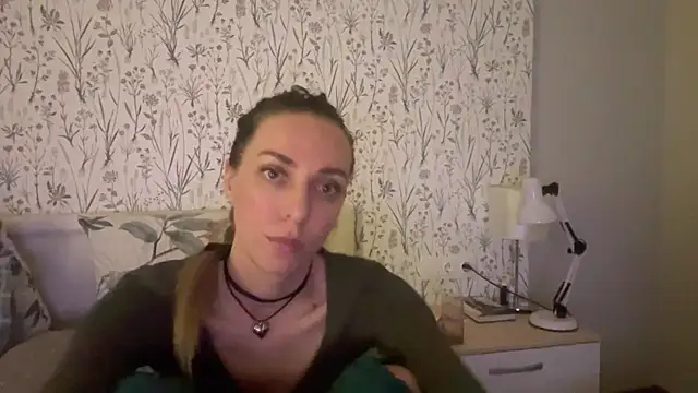 Snapshot of SarahStevens chatting on 5, 4, 2026 SarahStevens online show from 5, 4, 2026