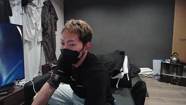 Snapshot of ryuaaaaa chatting on 15, 4, 2026 ryuaaaaa online show from 15, 4, 2026